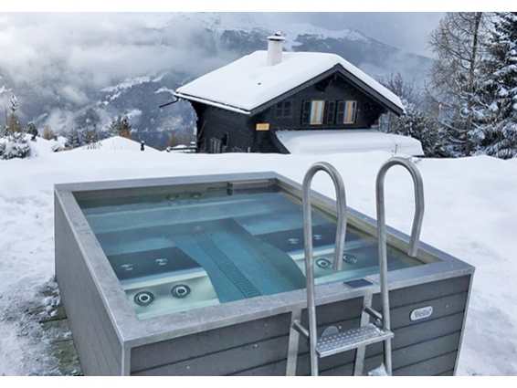 metal-spa-hot-tub-wellis-outdoors-on-snowy-mountaintop